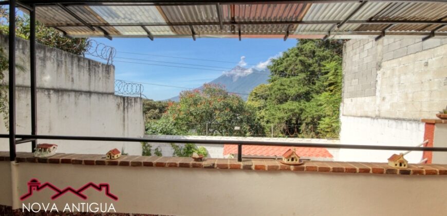 J529 – Nice house in Villas de Santiago