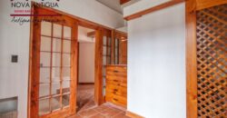 B140 – Hermosa casa con detalles coloniales en residencial