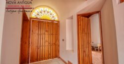 B140 – Hermosa casa con detalles coloniales en residencial