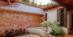 B140 – Hermosa casa con detalles coloniales en residencial