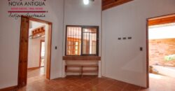 B140 – Hermosa casa con detalles coloniales en residencial