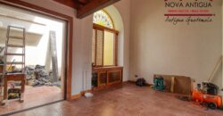 B140 – Hermosa casa con detalles coloniales en residencial