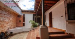 B140 – Hermosa casa con detalles coloniales en residencial