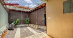 A4219 – House in the center of Antigua Guatemala
