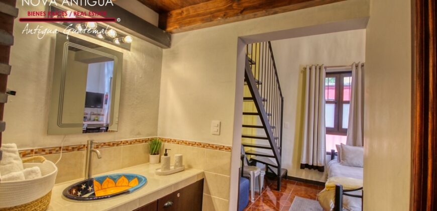 A4219 – House in the center of Antigua Guatemala