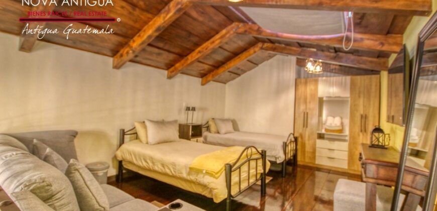 A4219 – House in the center of Antigua Guatemala