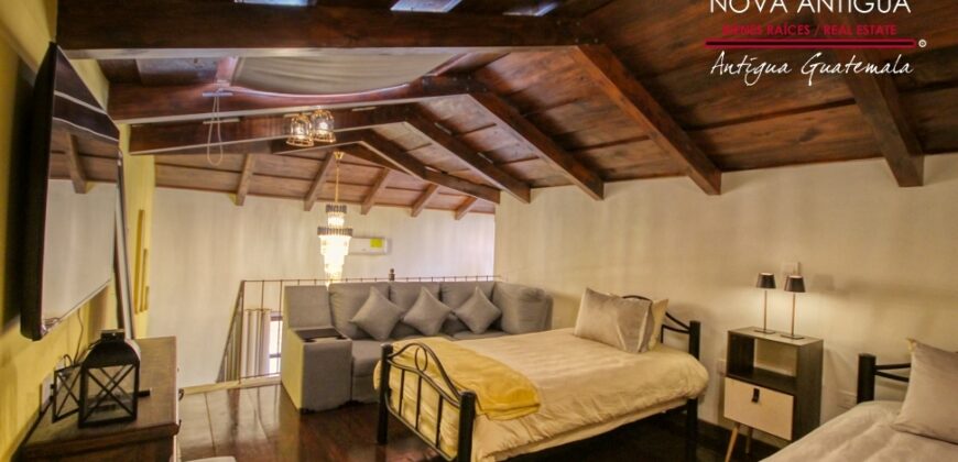 A4219 – House in the center of Antigua Guatemala