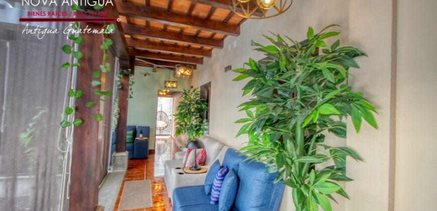 A4219 – House in the center of Antigua Guatemala