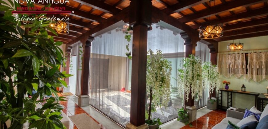 A4219 – House in the center of Antigua Guatemala