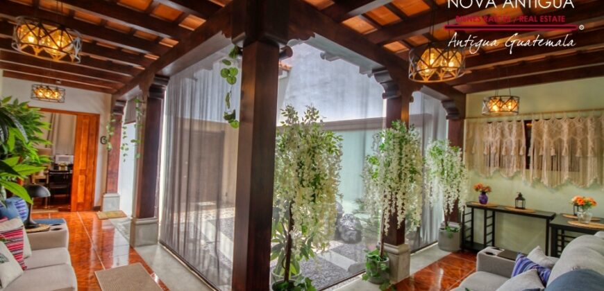 A4219 – House in the center of Antigua Guatemala