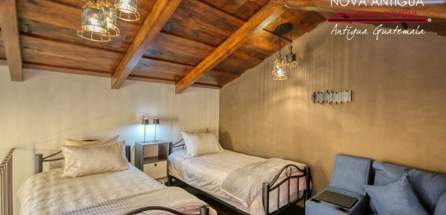 A4219 – House in the center of Antigua Guatemala