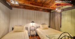 A4219 – House in the center of Antigua Guatemala