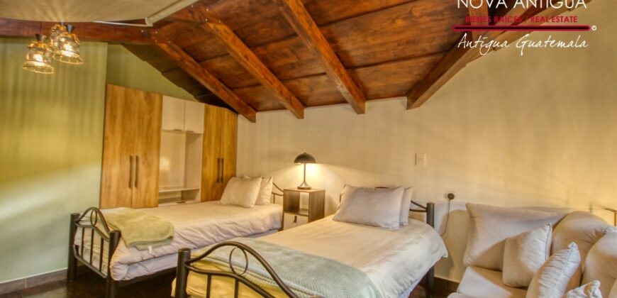 A4219 – House in the center of Antigua Guatemala