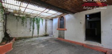 A4219 – Casa de un nivel en el centro de Antigua Guatemala