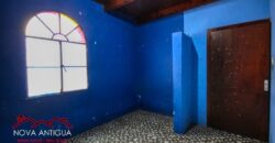 A4219 – House in the center of Antigua Guatemala