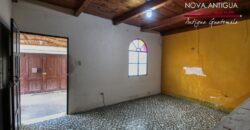 A4219 – Casa de un nivel en el centro de Antigua Guatemala