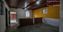 A4219 – Casa de un nivel en el centro de Antigua Guatemala