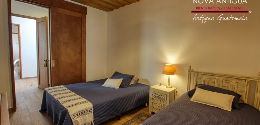 H109 – Hermoso townhouse en el area de San Pedro el Alto