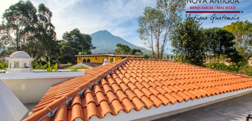 H109 – Hermoso townhouse en el area de San Pedro el Alto