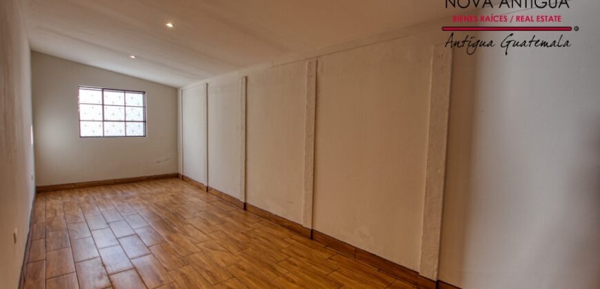 A4223 – Apartamento sin muebles en el centro de Antigua