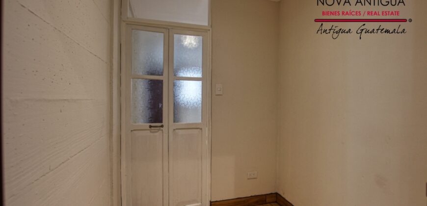 A4223 – Apartamento sin muebles en el centro de Antigua