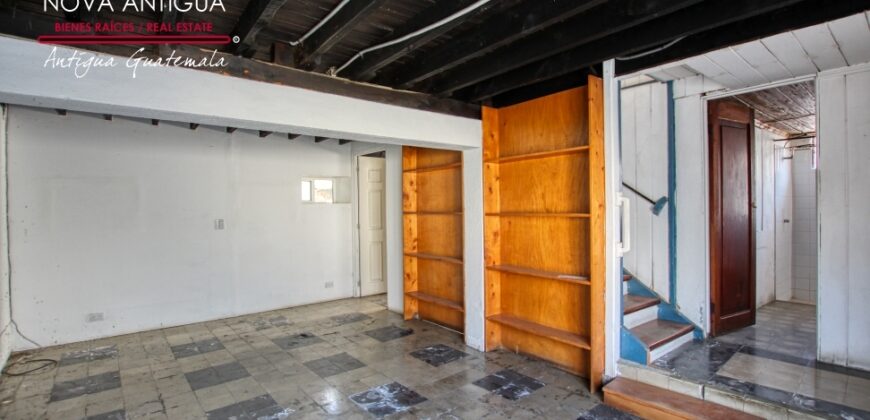 A4221 – Retail space for rent a few blocks from the central park