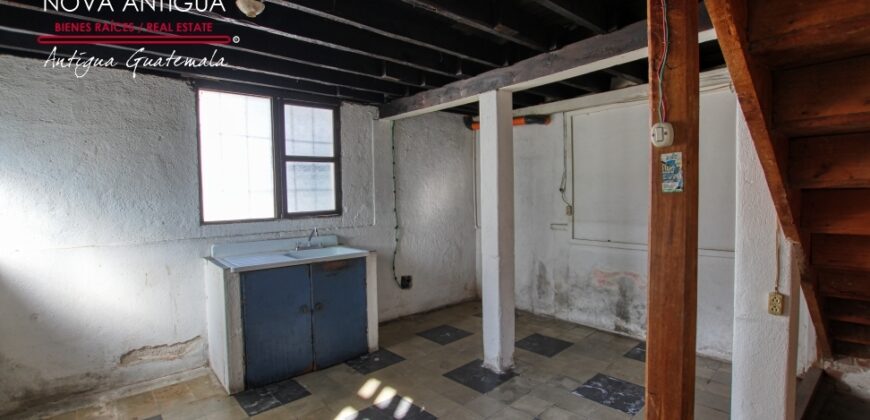 A4221 – Retail space for rent a few blocks from the central park