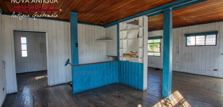 A4221 – Retail space for rent a few blocks from the central park