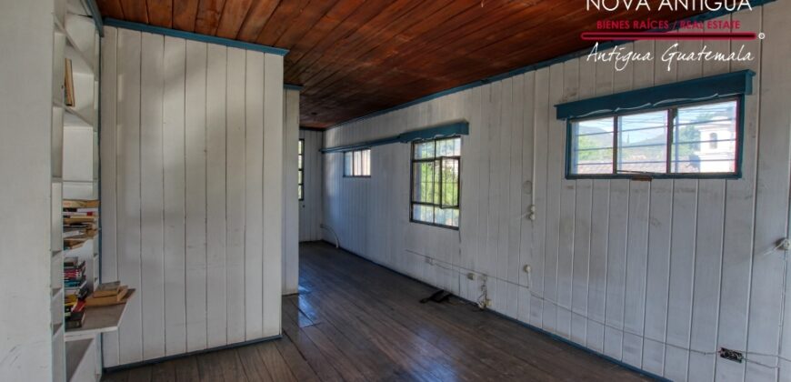 A4221 – Retail space for rent a few blocks from the central park