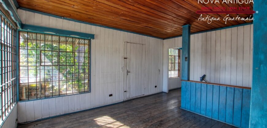 A4221 – Retail space for rent a few blocks from the central park