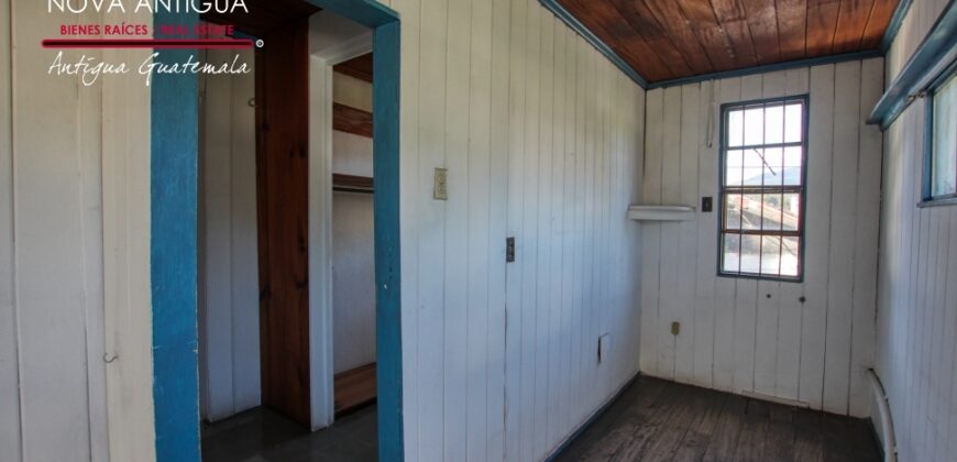 A4221 – Retail space for rent a few blocks from the central park