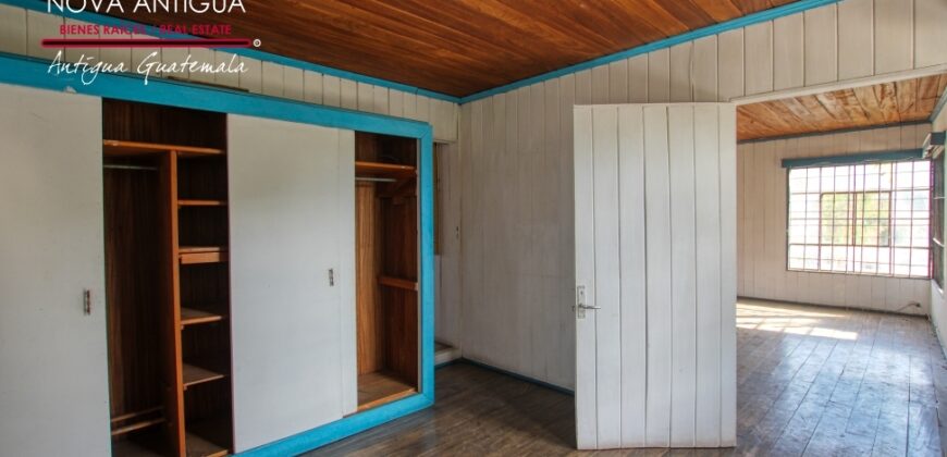 A4221 – Retail space for rent a few blocks from the central park