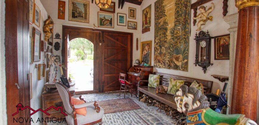 A4222 – Spectacular furnished house in residential area