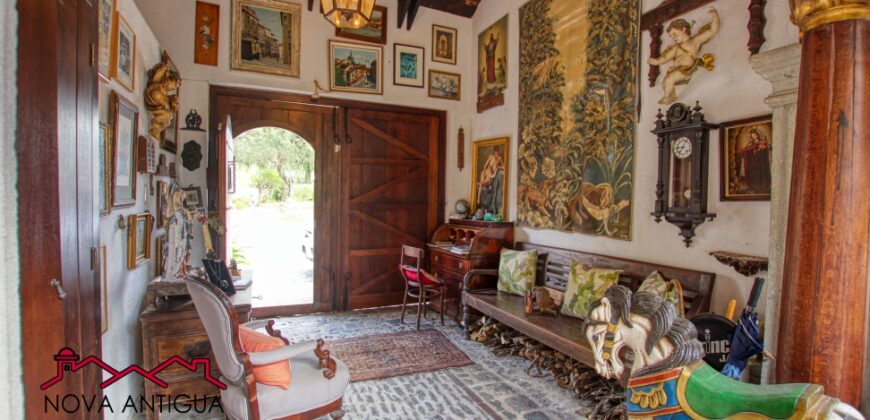 A4222 – Espectacular casa amueblada en residencial