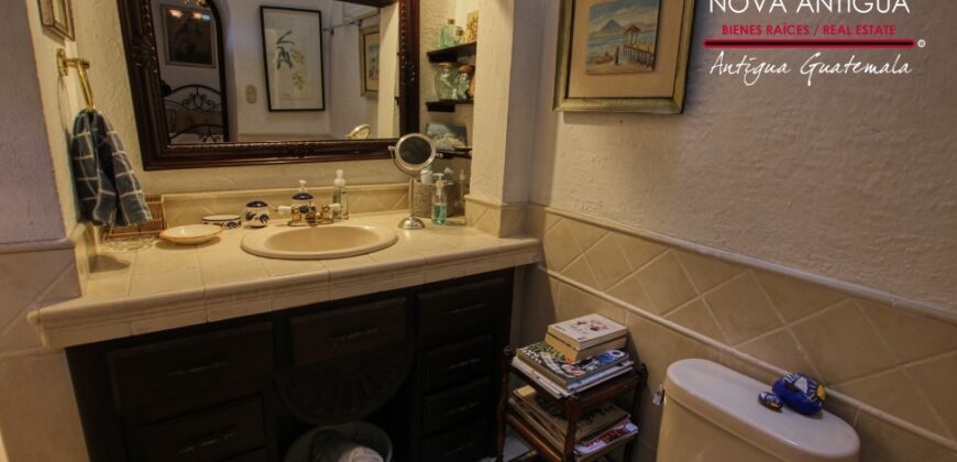 A4222 – Espectacular casa amueblada en residencial