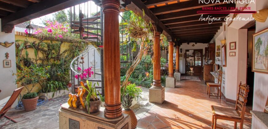 A4222 – Espectacular casa amueblada en residencial