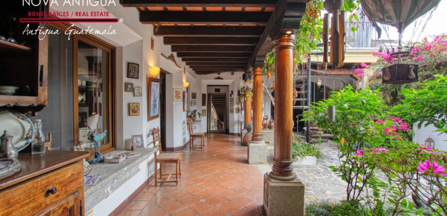 A4222 – Espectacular casa amueblada en residencial