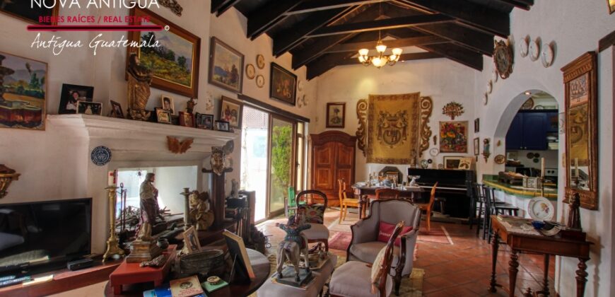 A4222 – Espectacular casa amueblada en residencial