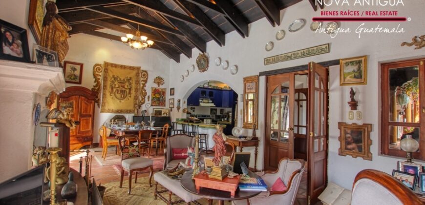 A4222 – Spectacular furnished house in residential area