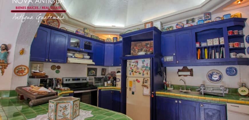 A4222 – Espectacular casa amueblada en residencial