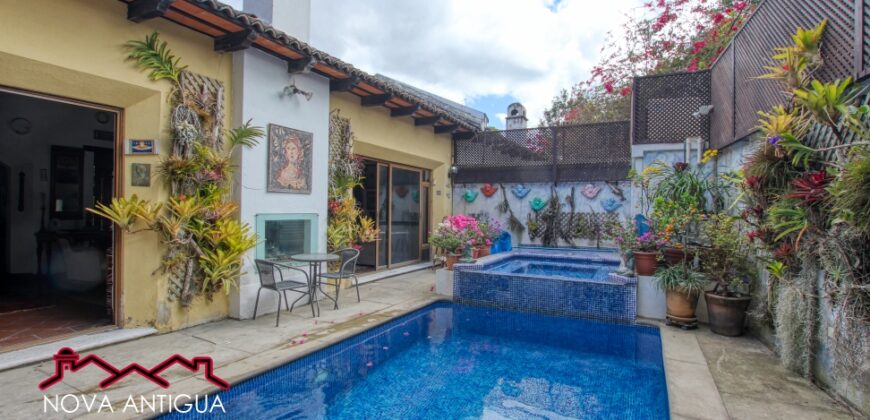 A4222 – Espectacular casa amueblada en residencial