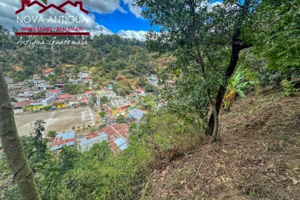 EH556- Land for sale in the Guardiania area