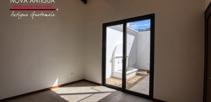 SI15 – Hermosa casa nueva en el área de Santa Inés