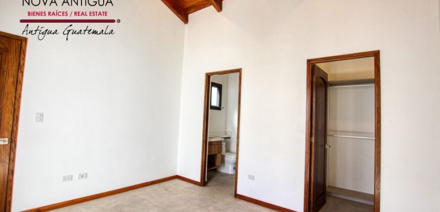 SI15 – Hermosa casa nueva en el área de Santa Inés