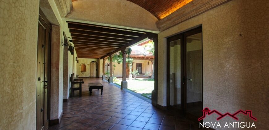 J126 – Casa en renta en San Jerónimo