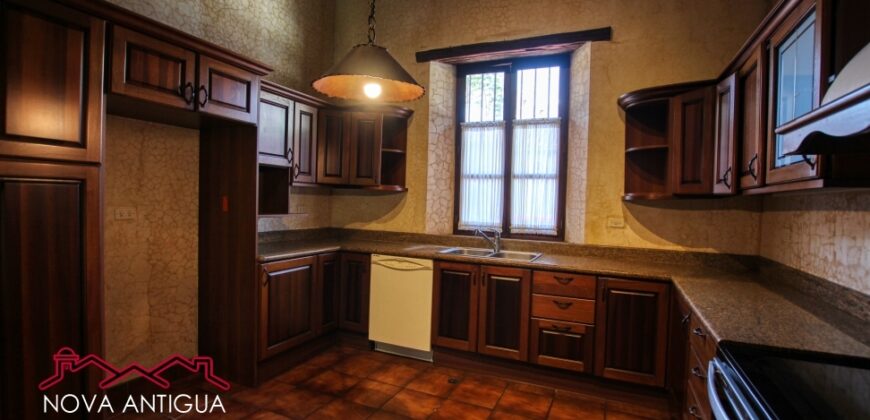 J126 – Casa en renta en San Jerónimo