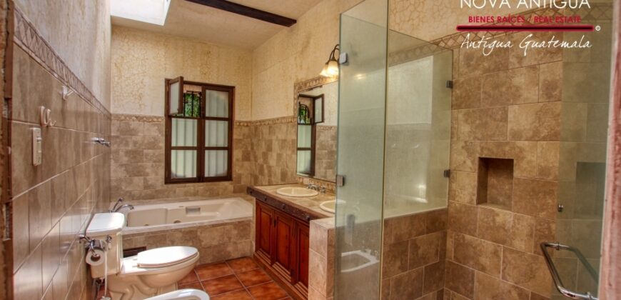 J126 – Casa en renta en San Jerónimo