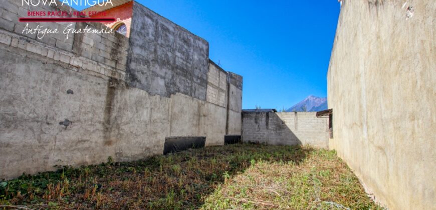 J531 –  Casa y terreno en venta dentro de residencial