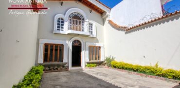 J531 –  Casa y terreno en venta dentro de residencial