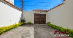 J531 –  Casa y terreno en venta dentro de residencial